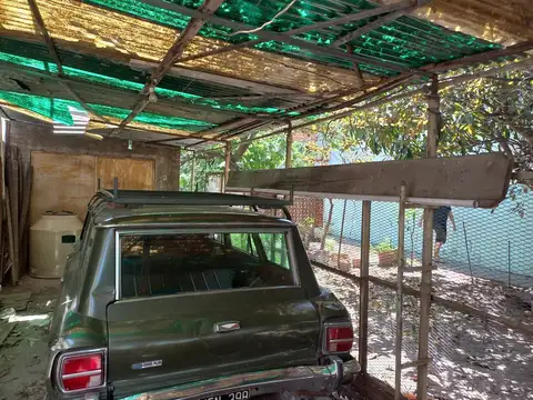 Casa / Lote de 10 x 30 , San Justo centro