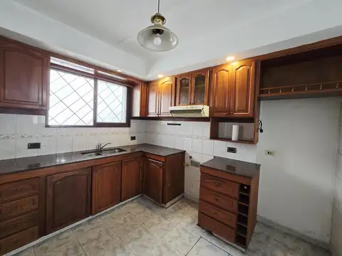 Alquiler Casa 3 Ambientes en Villa Bosch con patio y cochera