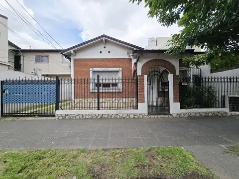 Alquiler Casa 3 Ambientes en Villa Bosch con patio y cochera