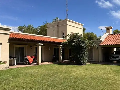 Casa 6 ambientes con 5 baños