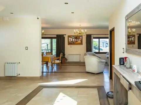 CASA 5 DORM VENTA LA LUCINDA CLUB DE CAMPO PILETA