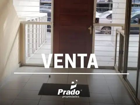 SEMIPISO EN VENTA- PLENO CENTRO .-