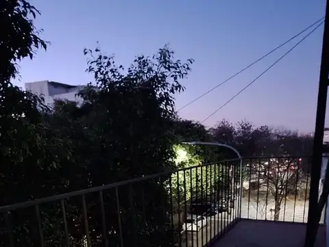 VILLA LURO. CAMARONES 5200 PH 5 AMB.1ER.PISO ESCALERA AL FTE.BALCONES SINI EXPENSAS 