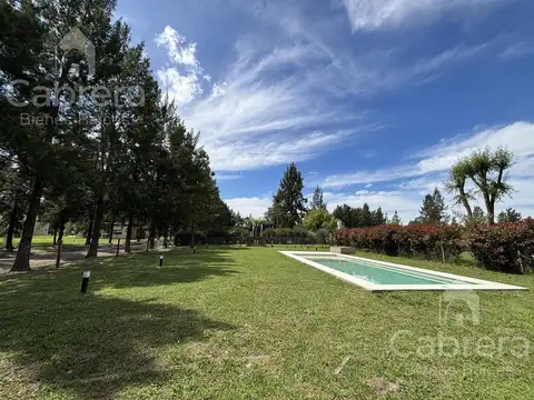 Venta de casa a estrenar 4 dormitorios, parque y pileta. Miralagos