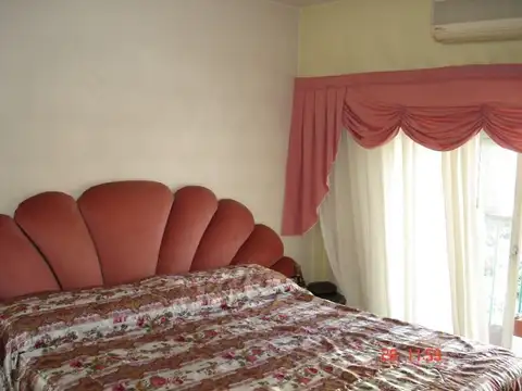 DEPARTAMENTO 3 AMBIENTES AL FRENTE CON COCHERA.APTO PROFESIONAL