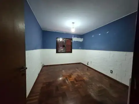 VENTA CASA  4 DORM Y COCHERA.APTA A CRÉDITO.