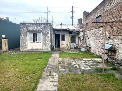Lote/Terreno con mejoras 10x35 m El Palomar Excel Ubicación