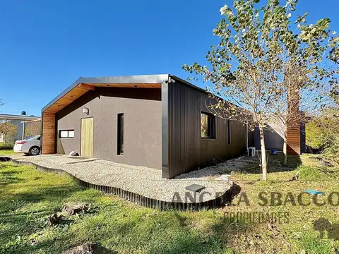 Casa 4 ambientes con 2 baños