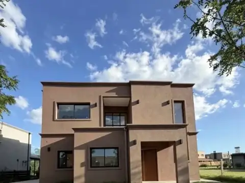 Casa Chalet  en Venta en Santo Tomas, Derqui, Pilar