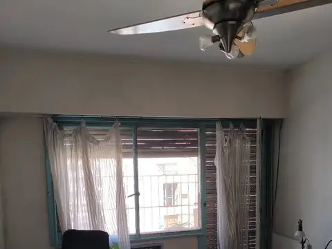 EXCELENTE PLANTA  A RECICLAR, CON ENORME POTENCIAL. SALGUERO Y SANTA FE
