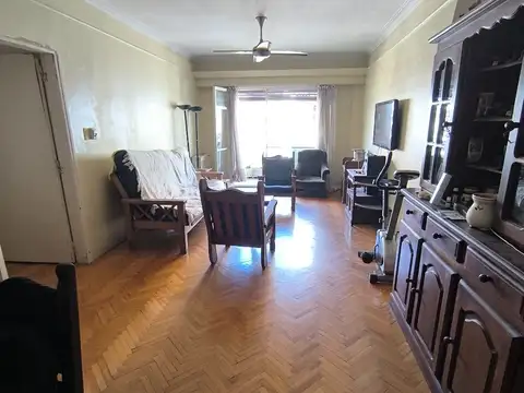 EXCELENTE PLANTA  A RECICLAR, CON ENORME POTENCIAL. SALGUERO Y SANTA FE