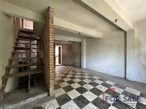 Local en Venta Via Púb.