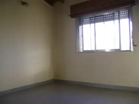 Depto Tipo Casa en Alquiler en Caseros, $ 400.000