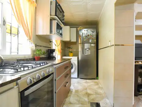 Casa 4 ambientes con 2 baños