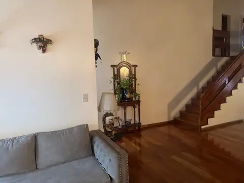 Casa 5 ambientes con 4 baños