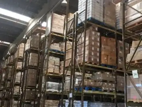 Nave Industrial de 1.500 m2 en predio cerrado.