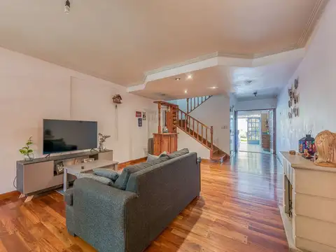 Depto Tipo Casa en Venta con 3 cocheras