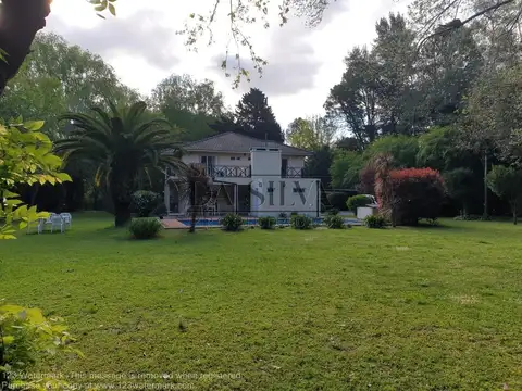 MAGNÍFICA CASAQUINTA en CC EL MORO  Club calle Los Alamos