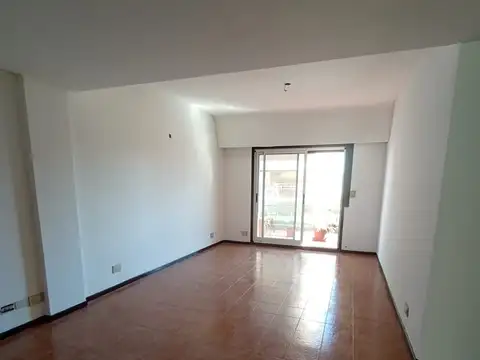 Lanús Este – Venta Departamento 4 Amb – Chochera y Baulera!