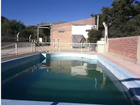 Casa, salida a 2 calles, 4 dormitorios, 270mtrs2 cubiertos