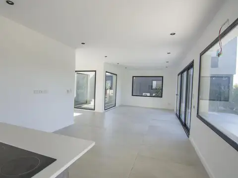 Casa 5 ambientes con 3 baños