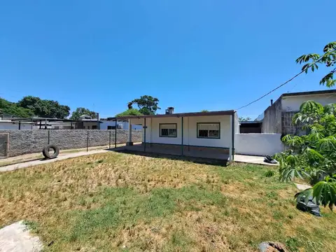 VENTA DE 2 CASAS, 1 PADRON-JARDINES DEL HIPODROMO