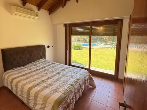 Casa en Alquiler con 6 cocheras