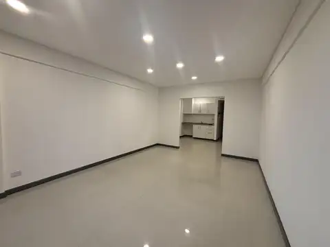 Oficina en Alquiler con 1 cochera