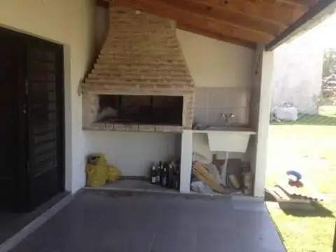 Casa 2 ambientes con 1 baño