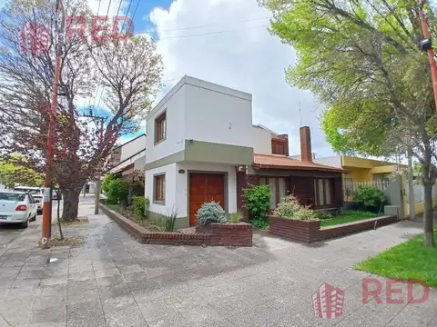 Casa 12 ambientes con 2 baños