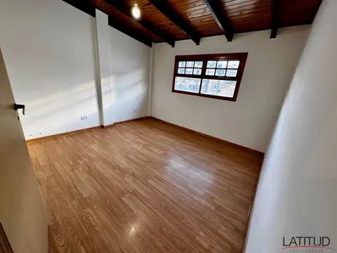 Amplio y Luminoso departamento de 3 dormitorios c/ 2 baños. en 2 plantas