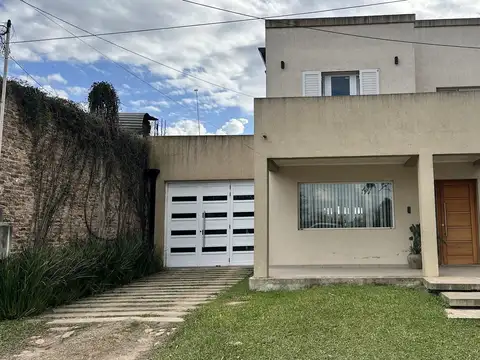 Casa de 3 dormitorios en calle J. J Bastián  al 1300 San José
