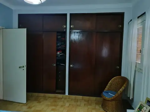 Hermoso Chalet 4 amb con fondo y piscina