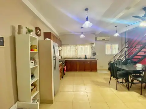 Casa 6 ambientes con 4 baños