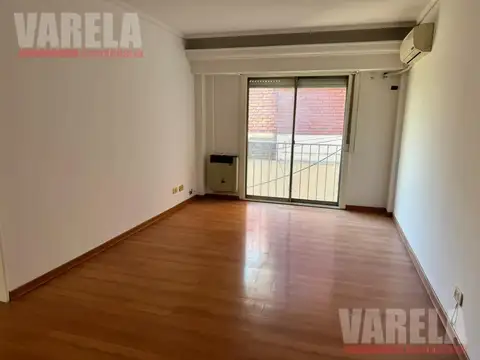 Riglos 800 P2° Con Renta: 4 amb. cfte. c/ balcón francés. 2 bños.  A mtrs. de Av. Directorio.