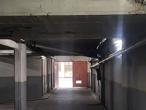 VENTA DE COCHERA CUBIERTA EN PARQUE CHACABUCO