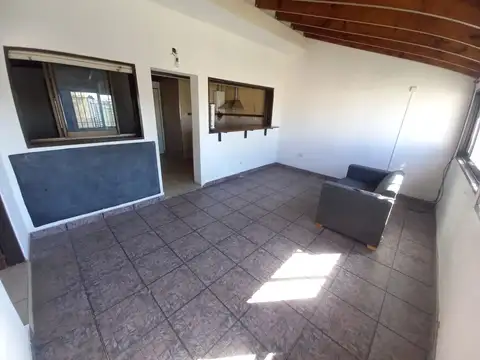 Depto Tipo Casa en Alquiler en Villa Ballester, $ 650.000