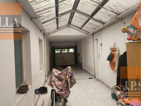 Casa 5 amb. en 2 plantas - Garaje p/ 3 autos (238 m² Edif.) - S.Justo (Ctro)