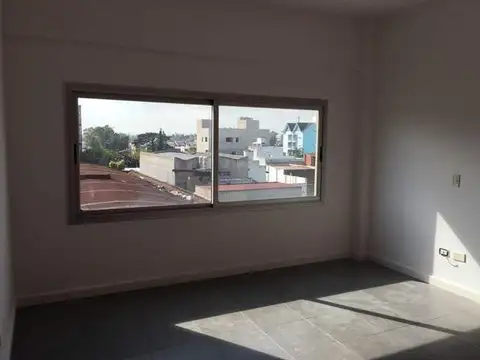 Av. Pte.Peron 2700, Piso 1