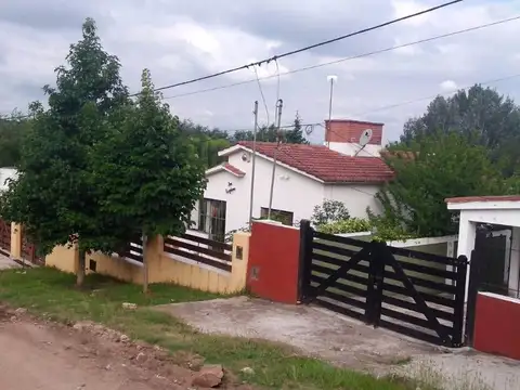 Casa 5 ambientes con 2 baños