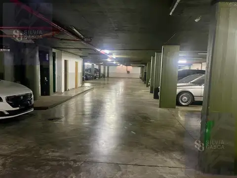 Cochera en  Devoto excelente ubicacion