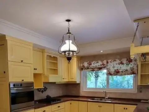 Casa en Venta con 3 cocheras