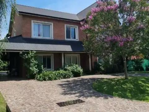 Casa en  Venta en Country San Patricio, Francisco Alvarez