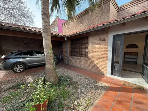 Venta Chalet Pileta Lomas De Zamora Apto Credito Permuta