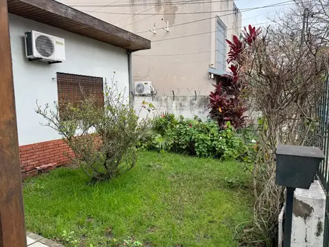 VENTA CASA LOTE PROPIO - HERMOSA ZONA DE MARTINEZ - A PASOS DE AVENIDA SANTA FE