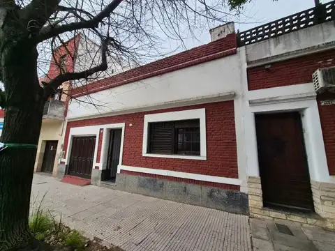 Espectacular casa en Lote propio con terraza de toda la superficie 