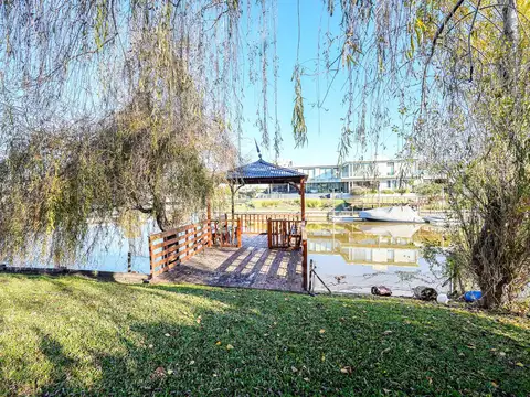 Casa en Venta con 7 cocheras