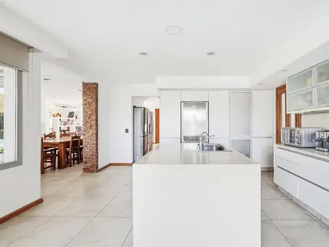 Casa 5 ambientes con 3 baños