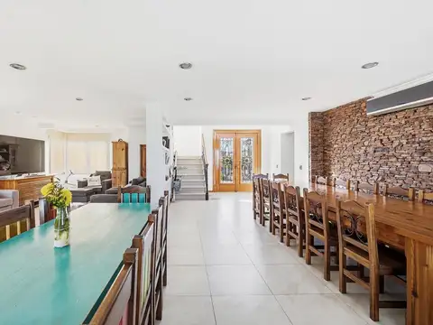 Casa 5 ambientes con 3 baños