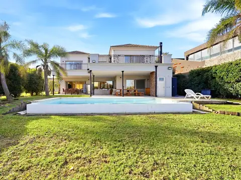 Casa en Venta con 7 cocheras
